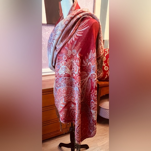 Exquisite Vibrant Red and Gold Paisley Wrap - Picture 9 of 16